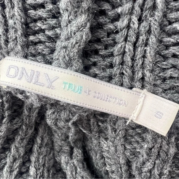 Only Pom Pom sweater knitted grey with fluff balls tie ups button up adorable - Picture 7 of 7